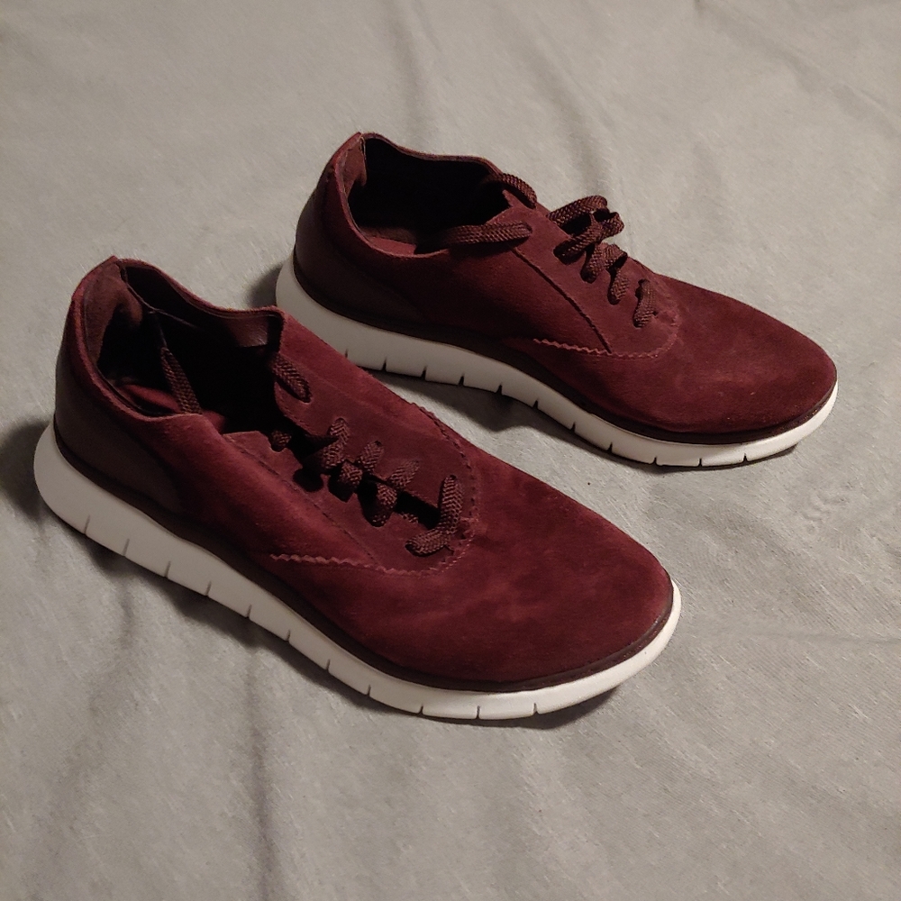 Vionic Orthotic Sneaker - Picture 2 of 7